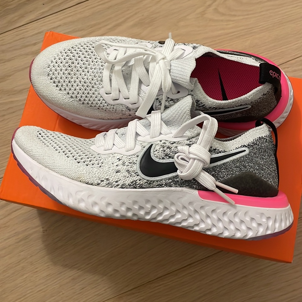 Nike Epic React Flyknit gym shoes